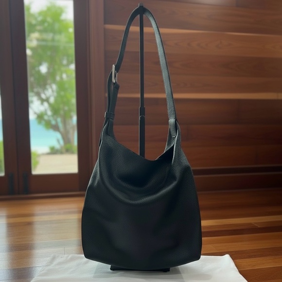 be inspired Handbags - Isa - Classic Black Leather Shoulder Bag